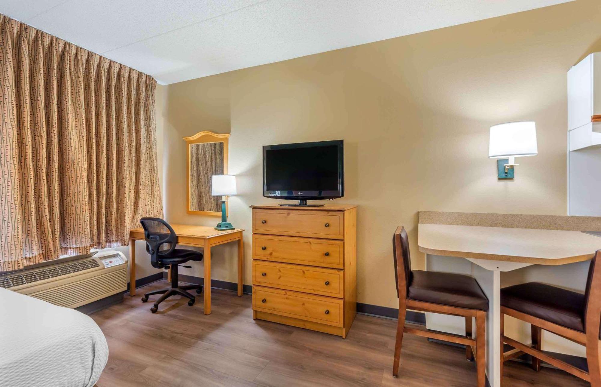 Extended Stay America Select Suites - Chicago - Lombard - Oakbrook Окбрук Террас Экстерьер фото