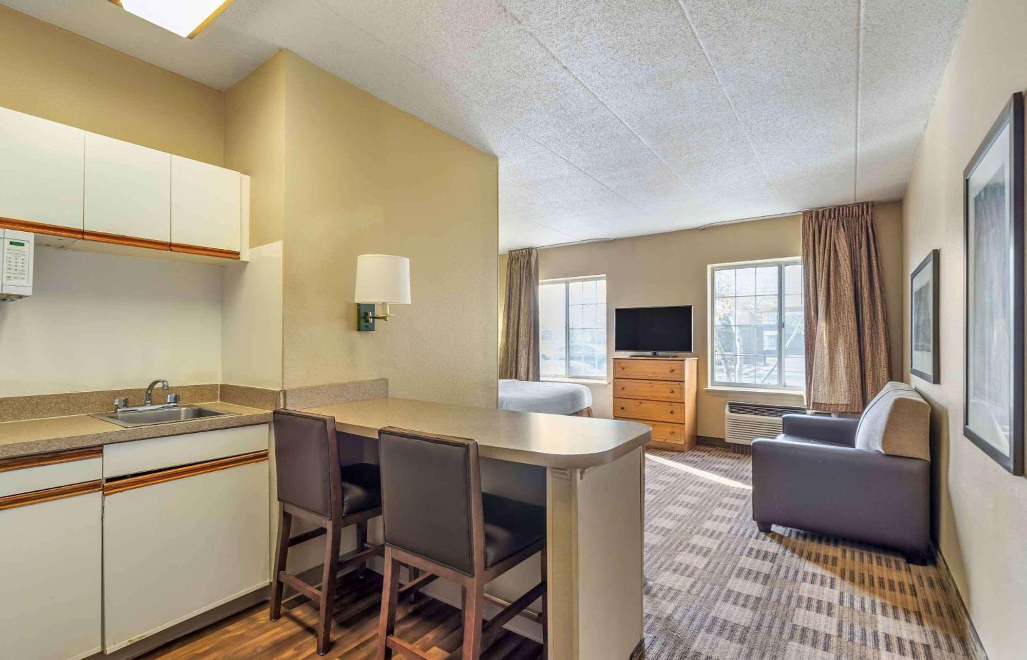 Extended Stay America Select Suites - Chicago - Lombard - Oakbrook Окбрук Террас Экстерьер фото