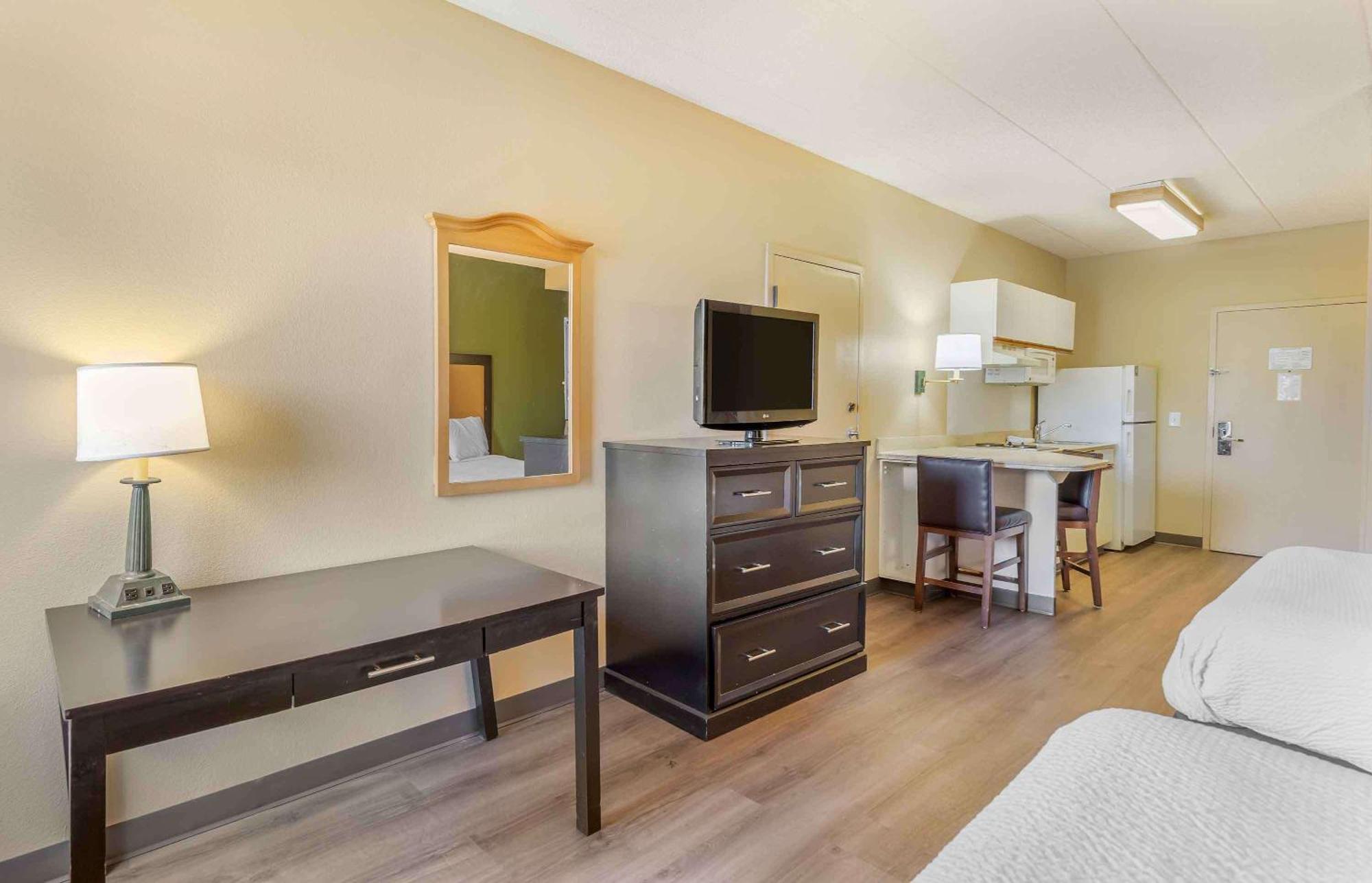 Extended Stay America Select Suites - Chicago - Lombard - Oakbrook Окбрук Террас Экстерьер фото
