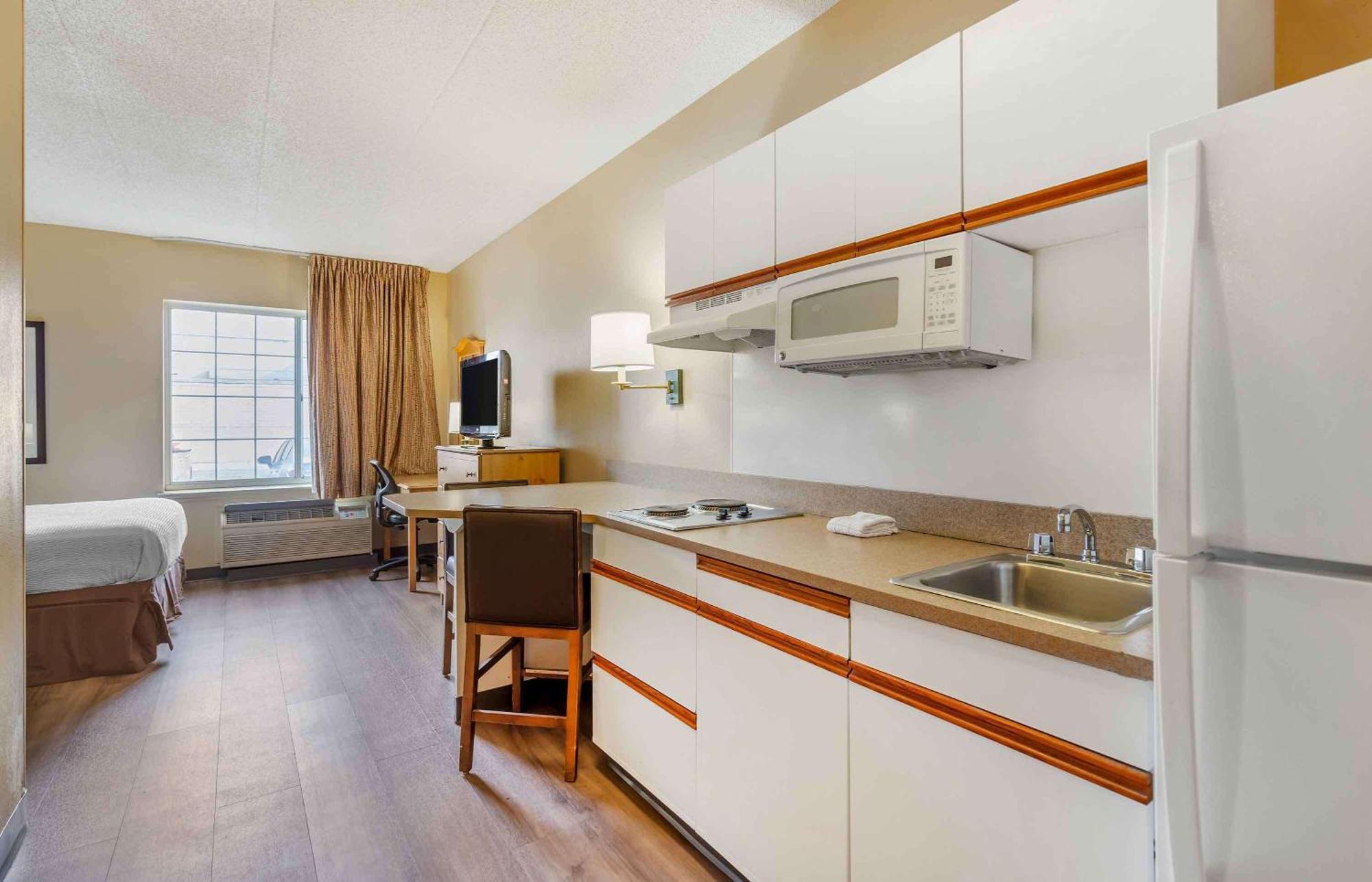 Extended Stay America Select Suites - Chicago - Lombard - Oakbrook Окбрук Террас Экстерьер фото